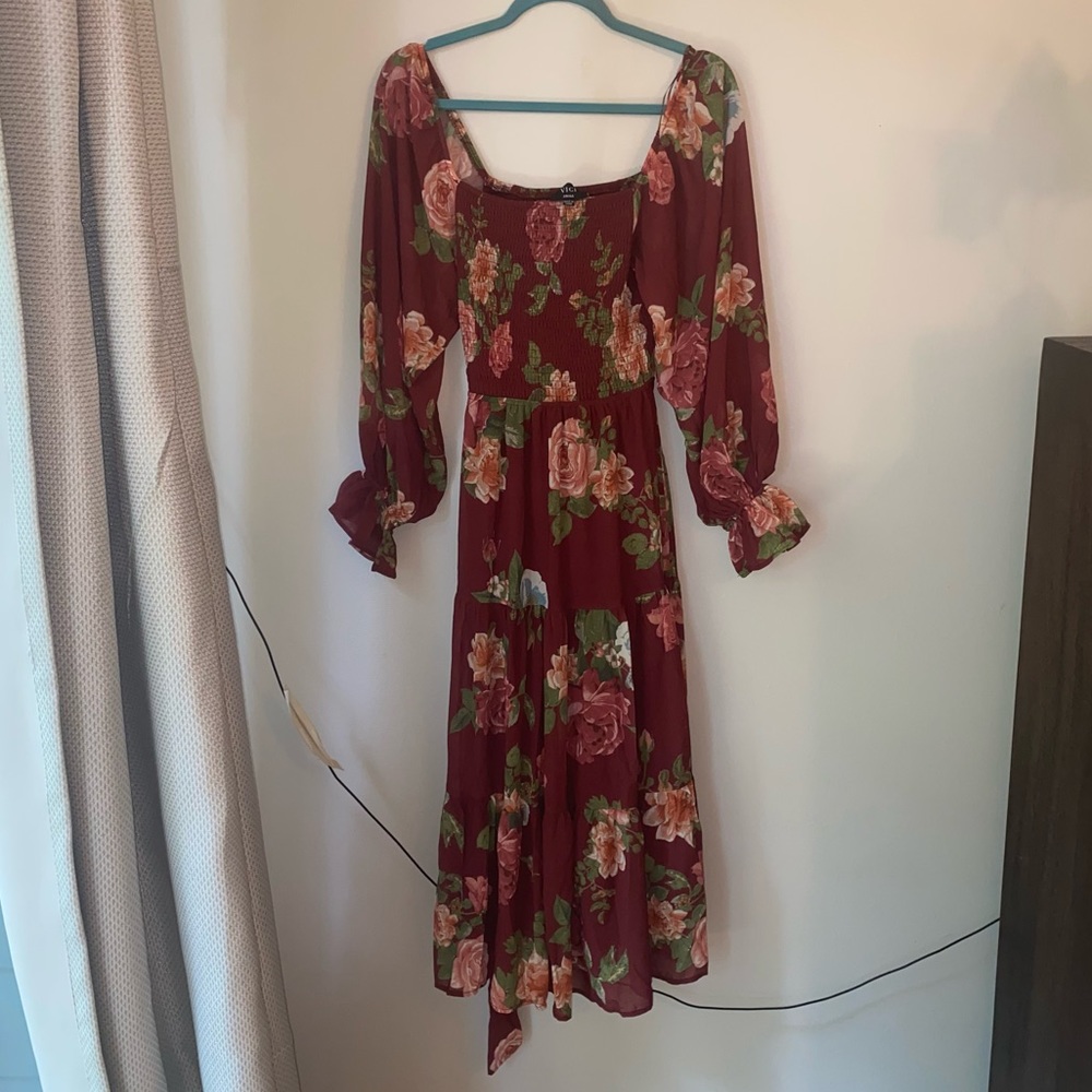 NWT VICI Claudette Floral Smocked Midi Dress